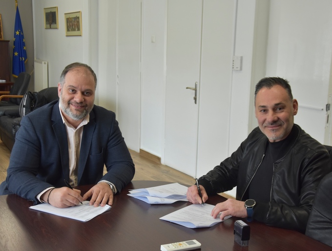 Φωτογραφία Υπογραφή σύμβασης για την προμήθεια ολοκληρωμένου συστήματος έξυπνου φωτισμού στον Δήμο Ηρωικής Πόλεως Νάουσας